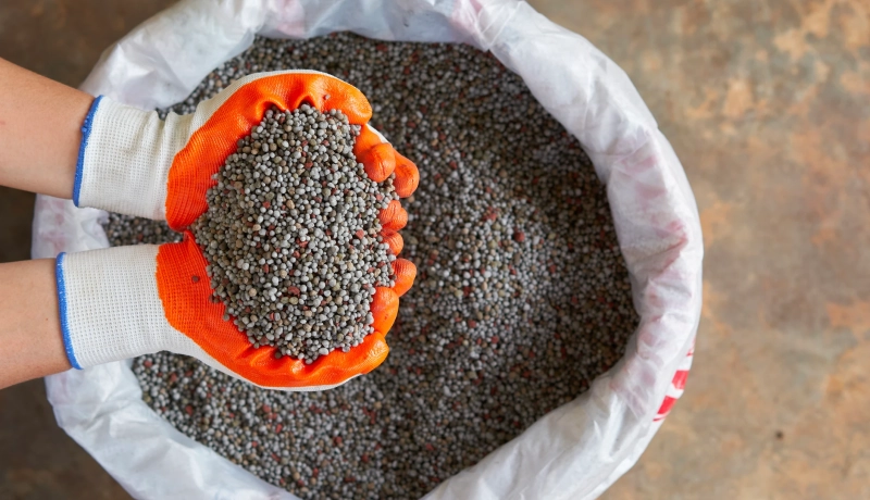 Como os Produtos Químicos de Qualidade Melhoram a Produção de Fertilizantes