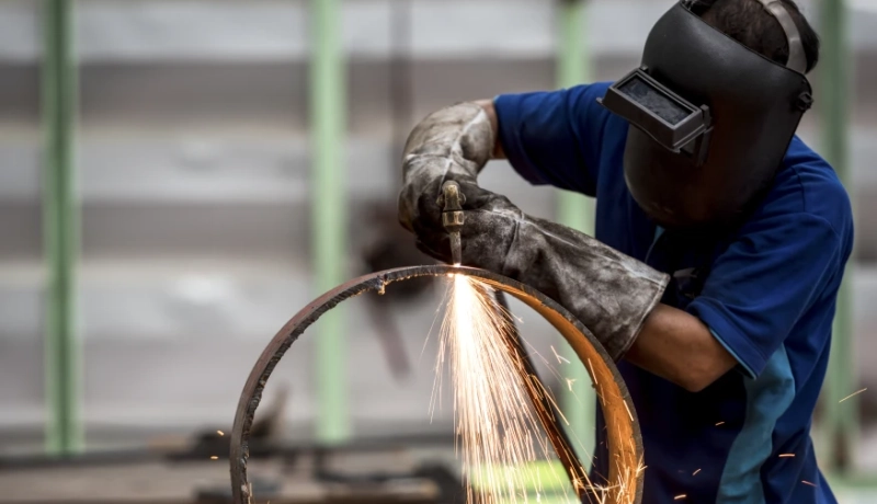Ácido Clorídrico no Setor Metalúrgico: Aplicações e Cuidados Essenciais