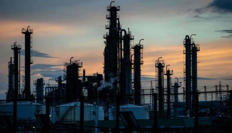 A importância dos produtos químicos na refinaria de petróleo e gás